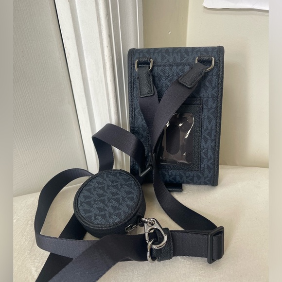 Michael Kors Slim Crossbody bag with a removable coin purse. NWOT - Picture 4 of 11